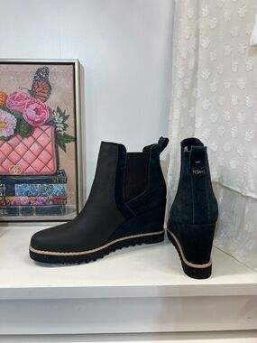 🔥 TOMS Black Wedge Chelsea Boots with Platform Trim